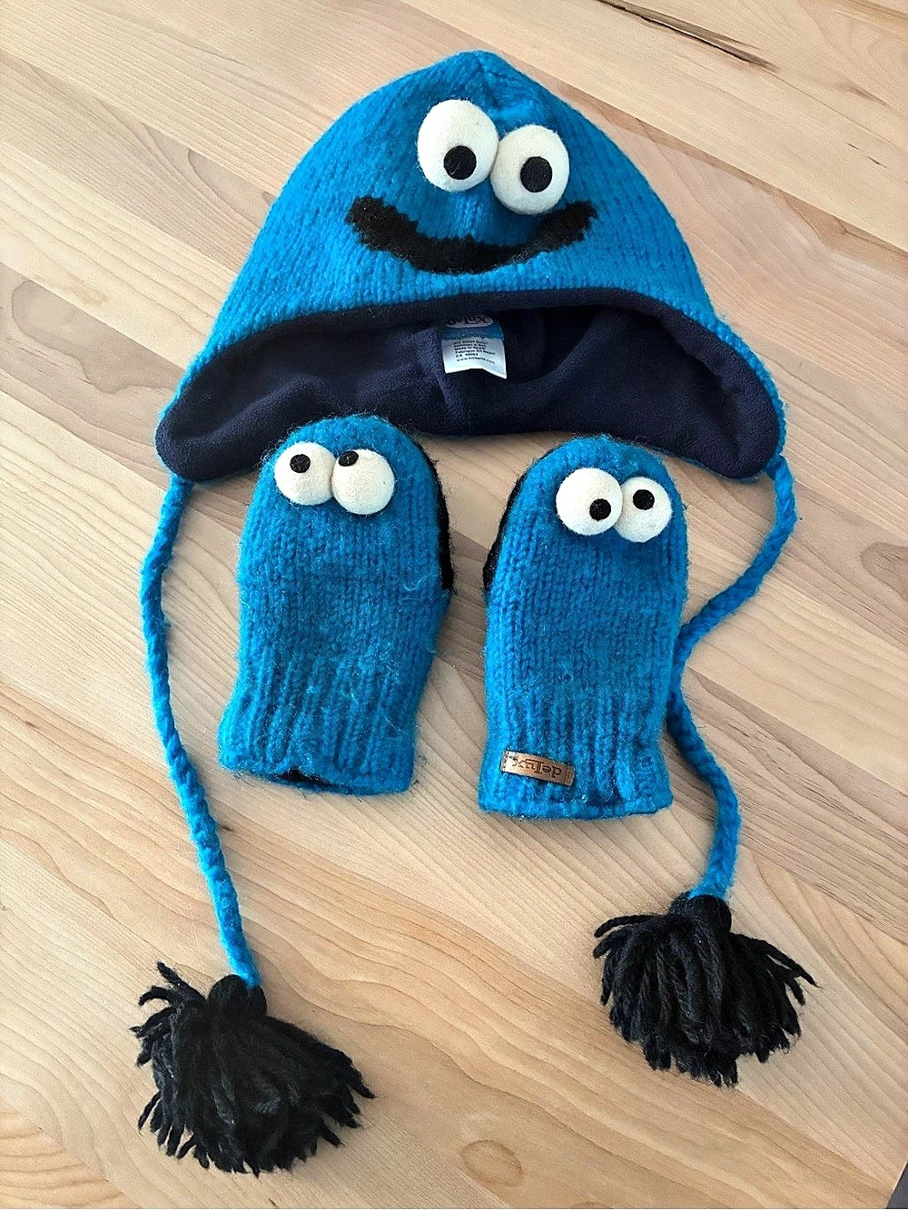 Cookie Monster - deLux Handmade Blue Knit Hat & Mittens